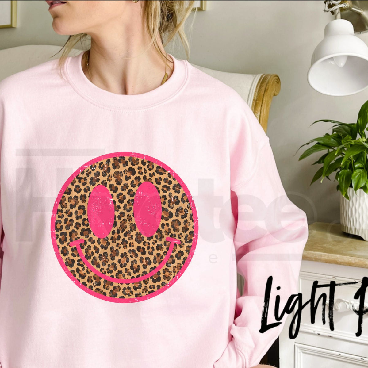 Pink Cheetah Smiley Graphic Top Sweatshirt – Retro Preppy Leopard Face Crewneck