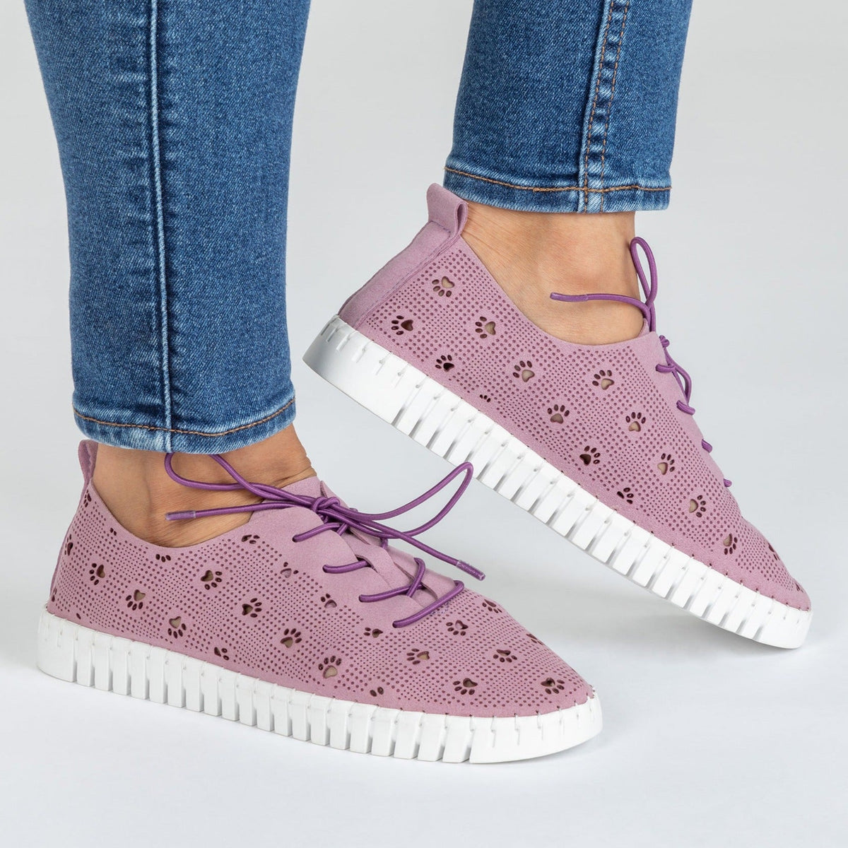 Cut-Out Paw Print Casual Sneakers